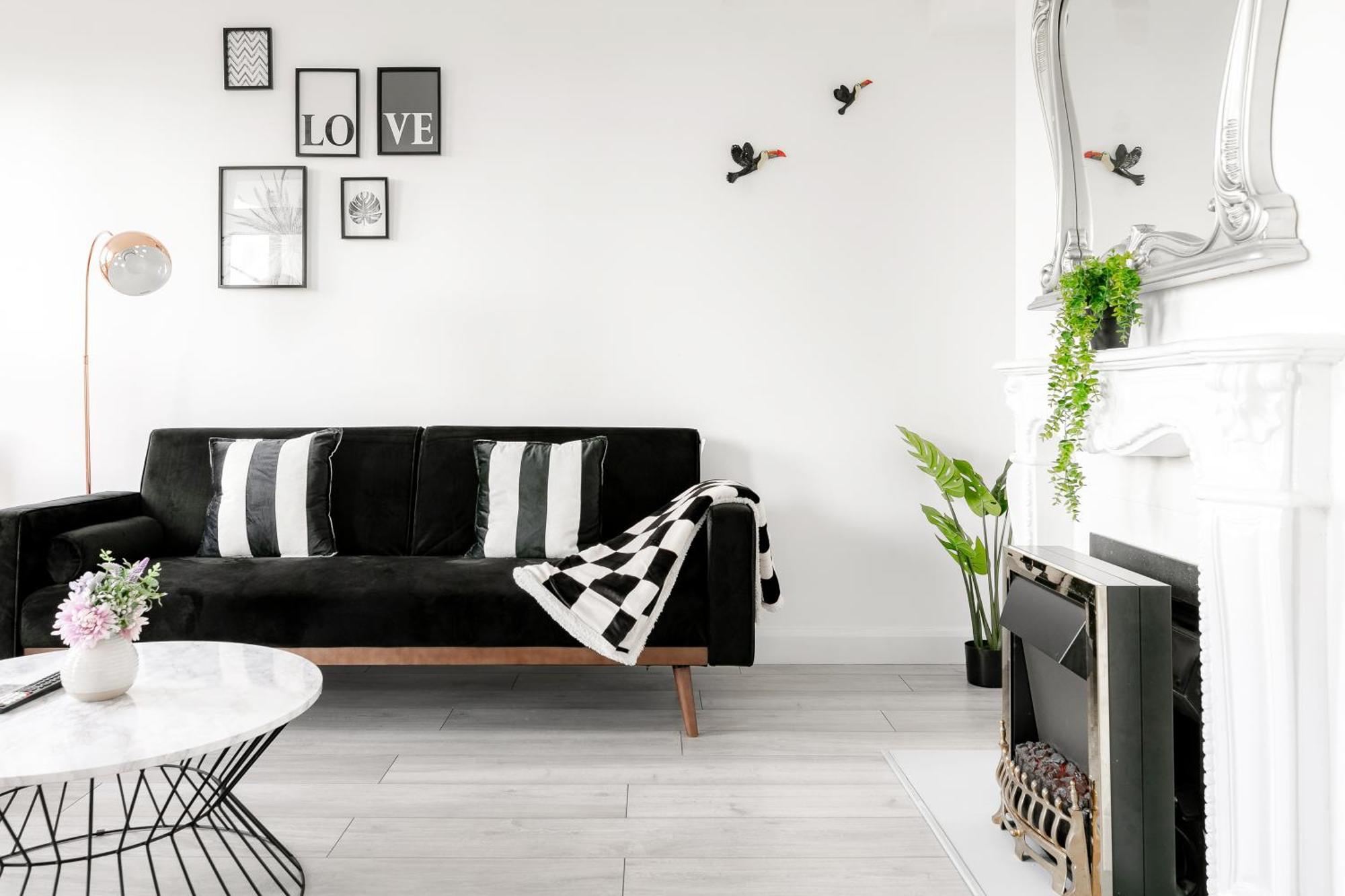 3br Off A13 , Sleeps 6, 2mins To Langdon Dlr,free Parking Apartament