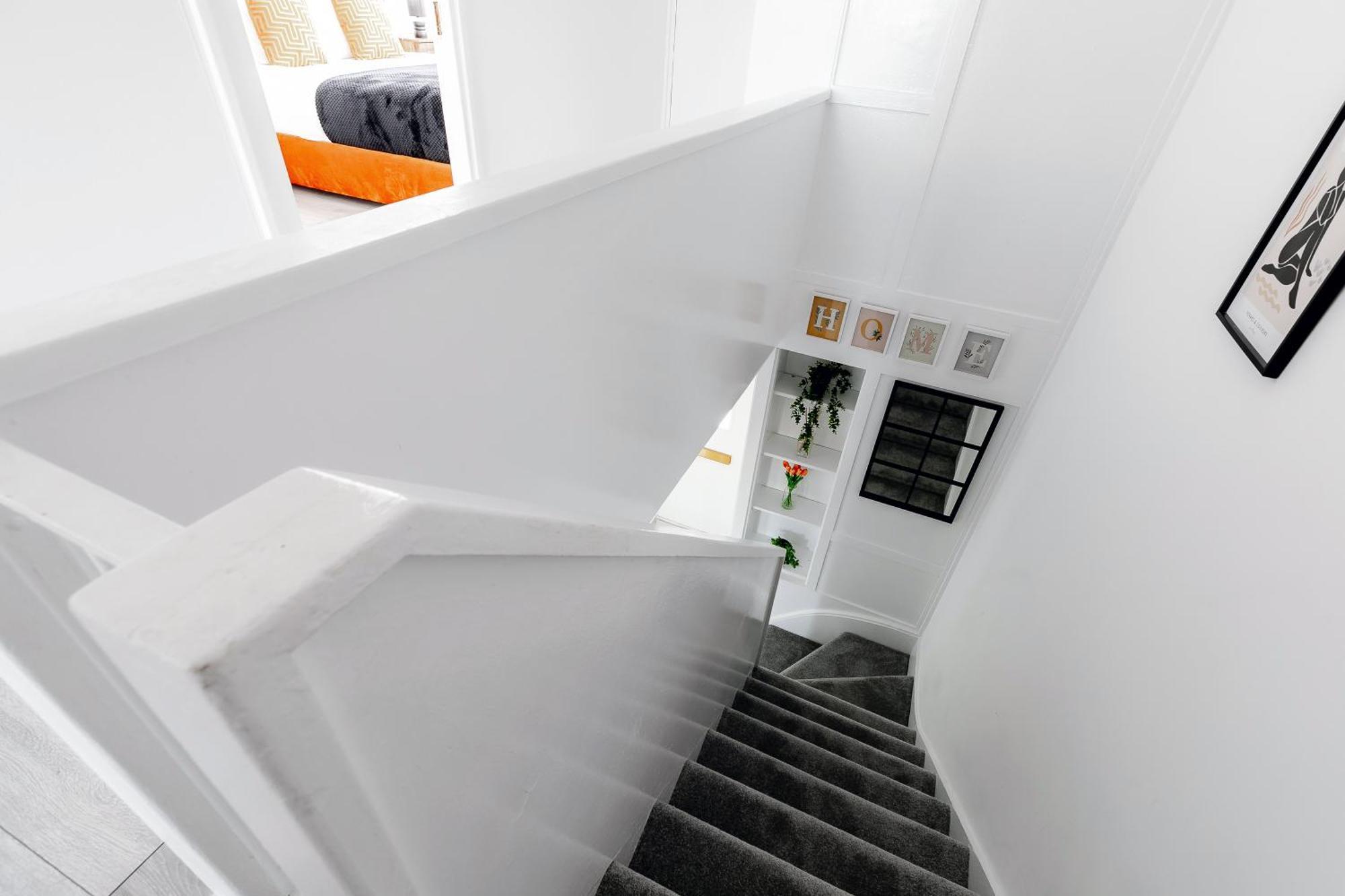 Apartament 3br Off A13 , Sleeps 6, 2mins To Langdon Dlr,free Parking *