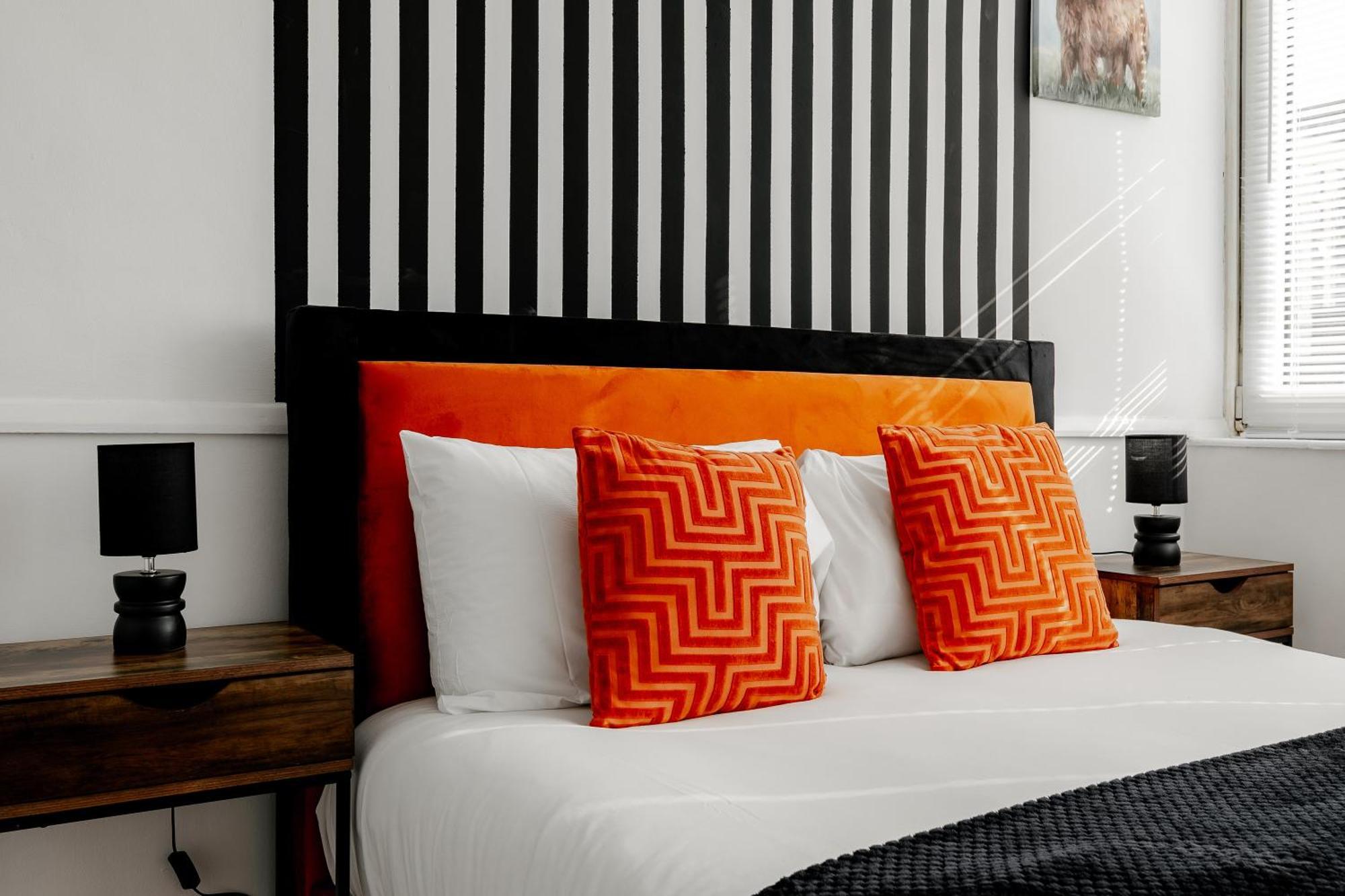 Apartament 3br Off A13 , Sleeps 6, 2mins To Langdon Dlr,free Parking