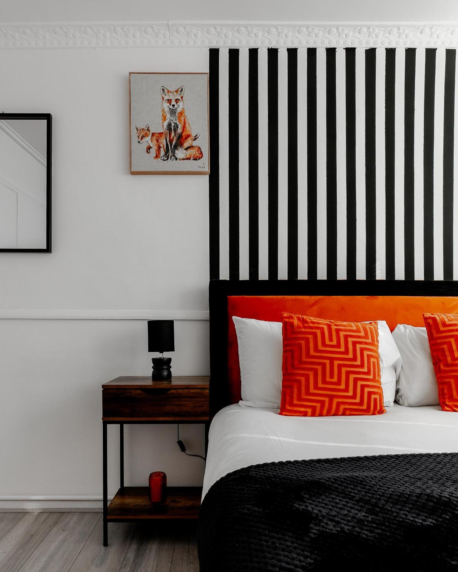 Apartament 3br Off A13 , Sleeps 6, 2mins To Langdon Dlr,free Parking