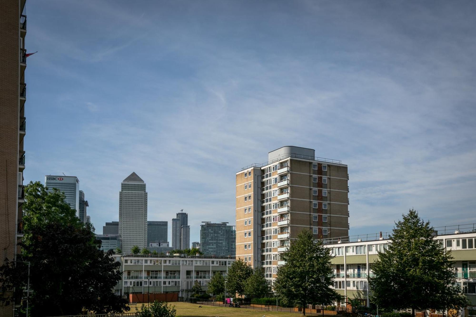 3br Off A13 , Sleeps 6, 2mins To Langdon Dlr,free Parking Londra
